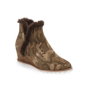 New Pelle Moda Erin Faux Fur Trim Wedge Bootie Green Camo Suede Women's Size 8.5